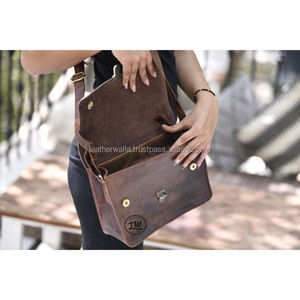 Sac à bandoulière en cuir de chèvre fait à la main avec broderie du Rajasthan 7*5 pouces - Product Image 4