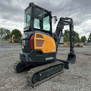 Mini-excavatrice Hyundai avec capacités de creusement pratiques pour les projets de jardinage, les travaux de drainage et la préparation des fondations - Product Image 2