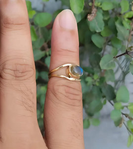 แหวนลาบราโดไรต์สีทองทำมือ – แหวนพลอยแบบวงเปิดสไตล์มินิมอล ของขวัญเครื่องประดับสไตล์โบโฮแบบปรับได้ - Product Image 4
