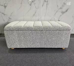 Banc de lit ovale avec rangement pouf gris clair en tissu rembourré - Product Image 3