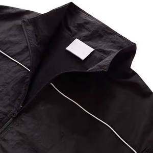 Ensemble de survêtement unisexe en nylon coupe-vent à capuche, personnalisé avec cordon de serrage, noir réfléchissant, 2 pièces, poignets élastiques, uni, automne, avec passepoil pour homme - Product Image 3