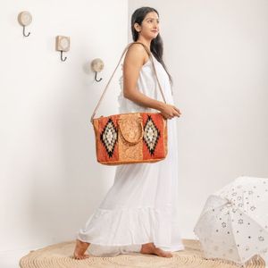 Nouveaux sacs en cuir véritable de style occidental, sacs à bandoulière pour femmes de style bohème de haute qualité, sacs à bandoulière en cuir véritable avec motifs floraux gravés à la main - Product Image 2