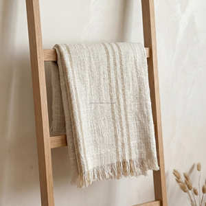 Manta de Algodón con Textura Crema de 50x60 Pulgadas con Tejido Artesanal para Sofá, Sillón y Interiores Naturales Suaves - Product Image 1