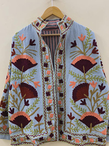 Elegante Abrigo Étnico de Terciopelo para Mujer, Chaqueta Boho de Invierno Bordada a Mano con Diseño Suzani, Prenda Exterior Corta con Estampado Floral - Product Image 3