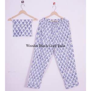 ชุดนอนผ้าฝ้ายถักลายดอกไม้แฟชั่นใหม่สำหรับฤดูร้อน ผู้หญิง/ผู้ชาย 3 ชิ้น ระบายอากาศ แห้งเร็ว เอวยางยืด แขนยาว - Product Image 2