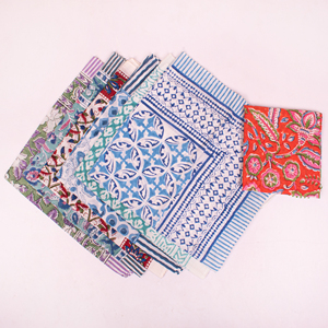 Pañuelo Ligero de Algodón Orgánico Hecho a Mano con Estampado Floral, Ecológico, Estilo Bohemio, Unisex, para Cabello y Cuello - Product Image 4