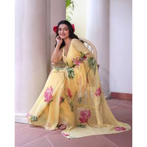 Nouvelle collection exclusive de saris pour femmes, avec des motifs floraux faits à la main - Product Image 5