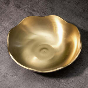 Tazón de Metal de Diseño Artesanal para Mezclar Ensaladas, Amasar, Servir Alimentos y Decorar el Hogar, Disponible a Precio de Mayoreo - Product Image 3