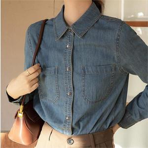 Camisa de mezclilla vintage personalizada de manga larga para mujer, nueva, a la moda, informal para el día a día y vacaciones, con solapa y hombro derecho descubierto - Product Image 4