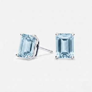 Boucles d'oreilles clous romantiques en argent sterling plaqué rhodium avec topaze bleue taille émeraude pour enfants, idéales pour fiançailles et anniversaires - Vente en gros - Product Image 1