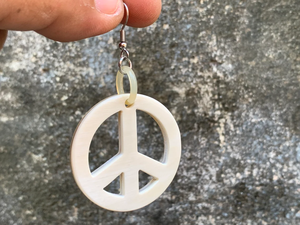 Pendientes de cuerno de búfalo artesanales, ecológicos, de alta calidad y estilo moderno, de origen ético, por Perfect Enterprises - Product Image 3