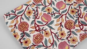 Tissu en coton léger et écologique imprimé à la main, motif floral grenade, style indien Jaipur, pour robes de filles et de garçons - Product Image 3