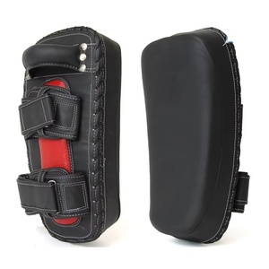 Boucliers et cibles d'entraînement en cuir personnalisables pour le Muay Thai, le Kickboxing et les arts martiaux - Product Image 1