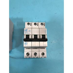 4 Interruptores de Circuito GENERAL ELECTRIC V-LINE D32 AMPS - Equipo y Piezas de Semiconductores de Confianza de Marca Global - Product Image 1