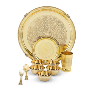 Ensemble de thali en bronze bicolore Kansa avec décor floral en filigrane, bols et verre, disponible à prix de gros. - Product Image 1
