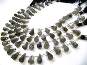 Perles de pierre facettées en labradorite grise naturelle, forme goutte d'eau, 8 pouces de long - Product Image 3