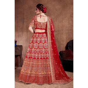 Lehenga Choli brodé de couleur rouge flatteuse, vêtements de mariée de créateur par Zeel Clothing - Product Image 1
