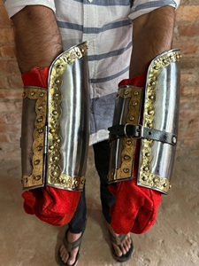 Gants en acier de calibre 18 faits à la main – Armure de chevalier médiévale avec laiton ANAS AHMAD - Product Image 3