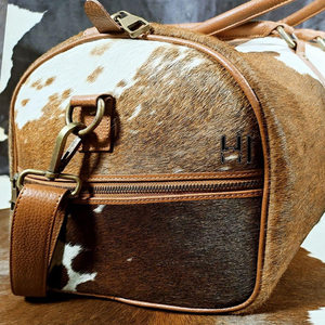 Bolsa de Viaje de Cuero con Pelo de Vaca, Estilo Western, para Fin de Semana - Product Image 2