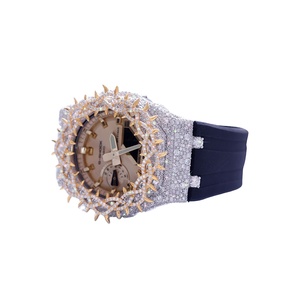 Montre élégante et tendance en moissanite avec boîtier en argent 925, bracelet en caoutchouc noir demi-trône - Product Image 2