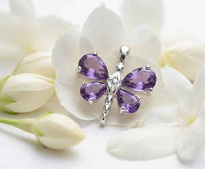Colgante de Libélula de Plata 925 con Amatista, Engaste de Garra, Amuleto Romántico, Joyería Unisex para Regalo - Product Image 1