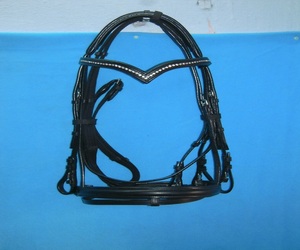 Brida de cuero para caballo, estilo inglés, con cabezada y narigueña ajustables, herrajes en oro rosa, accesorio de equitación antipresión, Kanpur, India. - Product Image 2