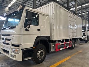 شاحنة فان مغلقة HICA HOWO 4x2 مع صندوق شحن واسع للنقل الآمن والفعال - Product Image 3