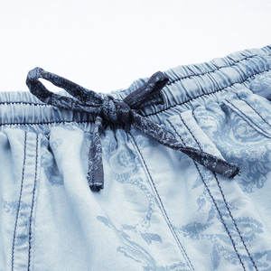 Shorts en jean pour femmes à coupe décontractée, style urbain, shorts en jean tendance pour femmes, shorts en jean décontractés pour femmes avec design imprimé au laser - Product Image 5