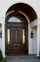 Porte latérale minimaliste en bois massif de teck et de chêne de qualité supérieure, haute durabilité, isolation phonique, surface finie, pour villa