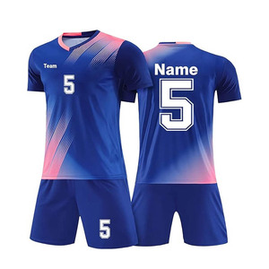 Équipe de sports de plein air portant des uniformes de football personnalisés avec nom et numéro imprimés par sublimation, maillot et short de football. - Product Image 4