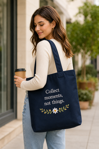 กระเป๋าผ้าแคนวาสปักลาย "Collect Moments Not Things" สีน้ำเงินกรมท่า สไตล์มินิมอล ใช้ได้ทุกฤดู ปรับแต่งได้ ปิดแบบพิเศษ พกพาสะดวก - Product Image 4