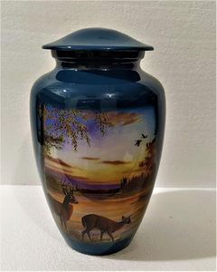 Offre Spéciale : Urnes funéraires métalliques pour cendres humaines, finition élégante, pour hommage aux funérailles et aux familles, en vente. - Product Image 1