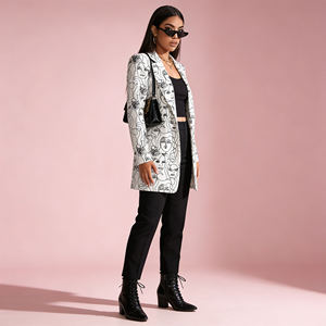 Blazer personnalisé à imprimé visage abstrait avec revers cranté et manches longues – Vêtement d'extérieur décontracté et ample pour femme, idéal pour le bureau - Product Image 1