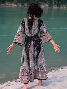 Vestido Maxi de Seda Indo-Occidental Hecho a Mano, Elegancia Redefinida, Escote Profundo en V y Mangas Campana Fluidas, a Precio de Fábrica - Product Image 5