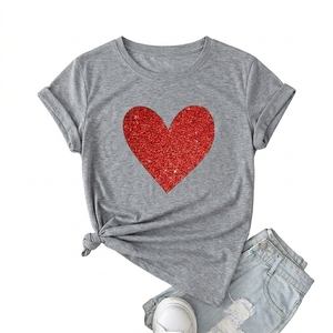Camiseta de manga corta ajustada de algodón y elastano con corazón rojo brillante, estilo streetwear, plisada y atrevida, para mujer, colección verano 2026 - Product Image 4