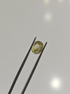 J Gems Sri Lanka - Zafiro Natural Amarillo Claro, Corte Ovalado, 3.9 CT, Certificado IGI, Gema Suelta con Juego de Color, para Joyería - Product Image 5