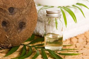 Aceite de Coco Fraccionado Refinado Orgánico Prensado en Frío de Grado Alimenticio del Delta de Vietnam, 99% de Pureza, Empaque a Granel/Barril de 1000L para Uso Industrial - Product Image 2