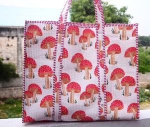 Bolsa de Mano Personalizada para Mujer, Forro de Algodón Acolchado con Estampado de Bloques, Opciones de Venta al Por Mayor, Lavable, Organizador para Viajes y Compras, Varios Tamaños - Product Image 5
