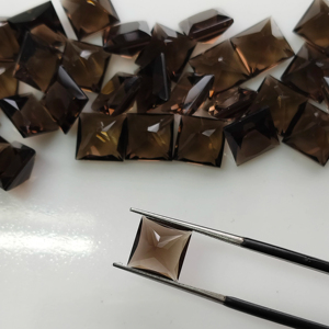ควอตซ์สโมคกี้ธรรมชาติ 9 มม. ทรงสี่เหลี่ยมเจ้าหญิงคัท คุณภาพดีที่สุด พลอยเม็ดเดี่ยวสำหรับทำเครื่องประดับและสร้อยคอ - Product Image 3