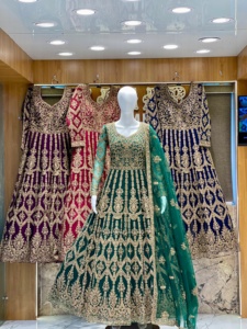 ชุดเดรสยาวของเจ้าสาวทำจากหิน zarkan ที่สลับซับซ้อนรายละเอียดชุดยาวผ้ากำมะหยี่หรูหรา heavywork dupatta นักออกแบบชั้นยอดสำหรับผู้ใหญ่ในวันสำคัญของพวกเขา! - Product Image 2