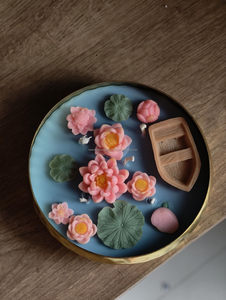 Cuenco de latón martillado hecho a mano para estanque – Decoración de lujo con arte de cera de loto flotante y barco - Product Image 4