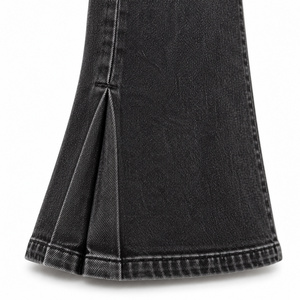Jeans de mezclilla elásticos de tiro medio y corte de bota para mujer, color negro lavado, disponibles al por mayor - Product Image 4