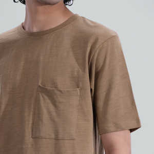 Camiseta de Hombre Moderna y de Moda, Venta en Línea a Precio de Mayoreo, Color Marrón Claro, con Bolsillo, Algodón Suave, Corte Holgado, Estilo Minimalista Urbano - Product Image 3