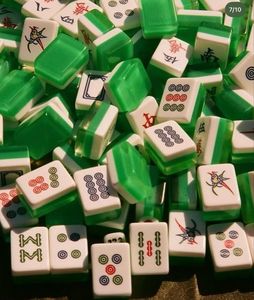 Tuiles de Mahjong Traditionnelles Vertes et Blanches en Résine, Artisanales, Artistiques, de Collection, Pièces à Motifs, Peintes à la Main, Formes Personnalisées - Product Image 3