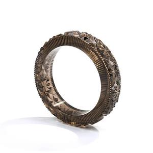 Nouveau bracelet sculpté au design élégant avec motif pyramidal géométrique, bijou unisexe classique pour femme, idéal pour mariage et fête - Product Image 6