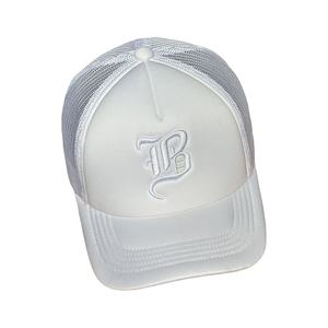 Gorra Trucker de Malla Transpirable e Impermeable Personalizada con Logotipo Bordado en 3D, Unisex, para Viajes, Servicio OEM Disponible, Hecho en Vietnam - Product Image 1