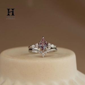 Anillo de Compromiso y Boda Personalizado con Diamante Morado Corte Pera Cultivado en Laboratorio, Oro Blanco de 14K con Acento Marquesa para Mujer - Product Image 1