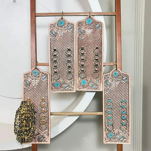 Expositor de Bufandas de Cuero Genuino de Vaca Grabado a Mano de Primera Calidad para la Expo de Marzo con Anillos Metálicos y Organizador Floral Tallado Estilo Western - Product Image 5