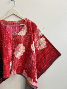 Haut traditionnel Kantha fait main, vintage, tie-dye pour femmes, style bohème, poncho, haut hippie - Product Image 2