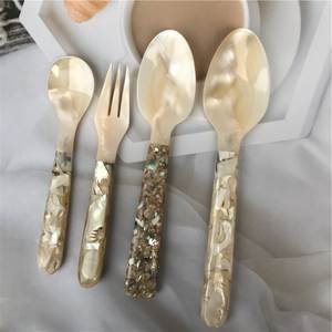 Cuchara de resina de lujo con mango de resina, cuchara de mesa de diseño, cuchara de postre de acero inoxidable, cuchara con agarre de resina hecha a mano, elegante cuchara para servir - Product Image 2